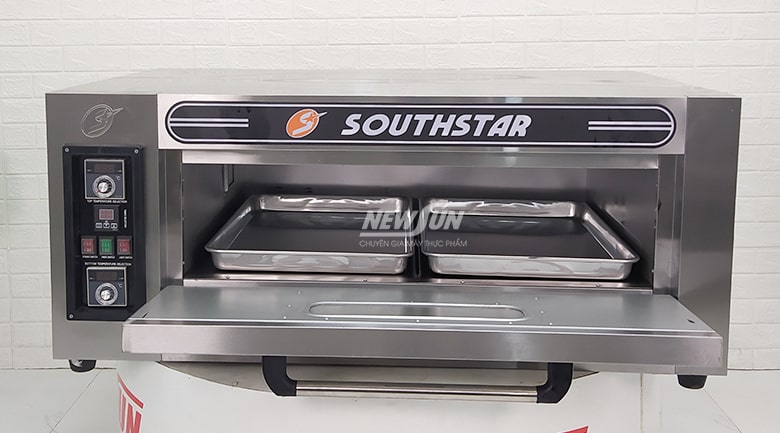 Khoang nướng rộng rãi, trang bị sẵn 2 khay phẳng inox 400x600mm