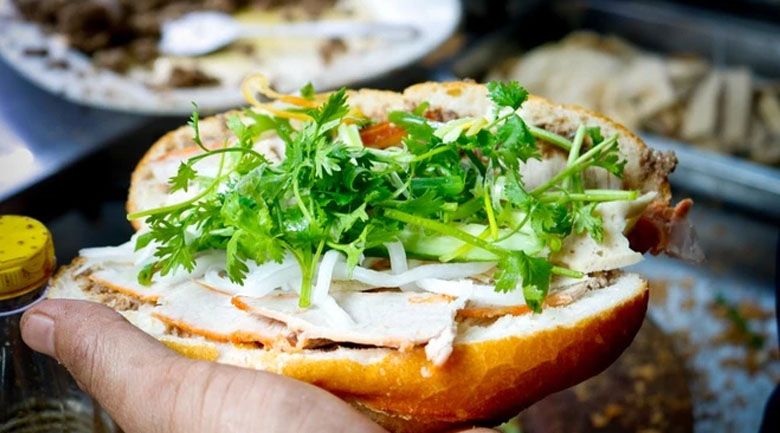 quán bánh mì ngon ở hồ chí minh- Bảy Hổ