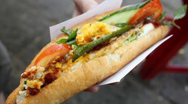 Bánh mì Quốc Doanh có thực đơn phong phú