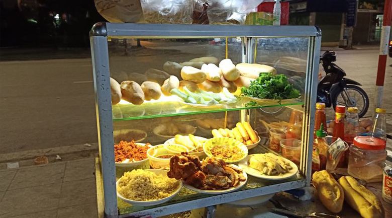 Quán bánh mì ngon cô Lập Quảng Ninh