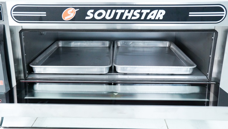 Khoang nướng lớn, xếp vừa 2 khay 400x600mm Khoang nướng lớn, xếp vừa 2 khay 400x600mm