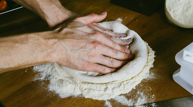 pizza Neapolitan, trộn bột